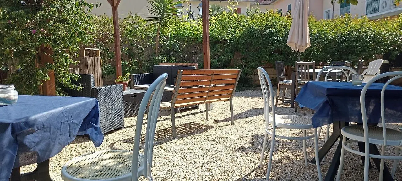 Hotel Villa Italia B&B Porto Azzurro 2*,  Itálie